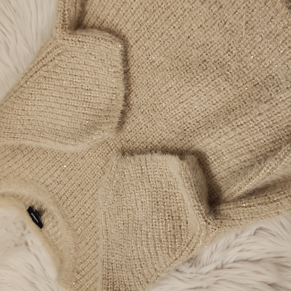 Express Cream Sweater - Picture 5 of 5